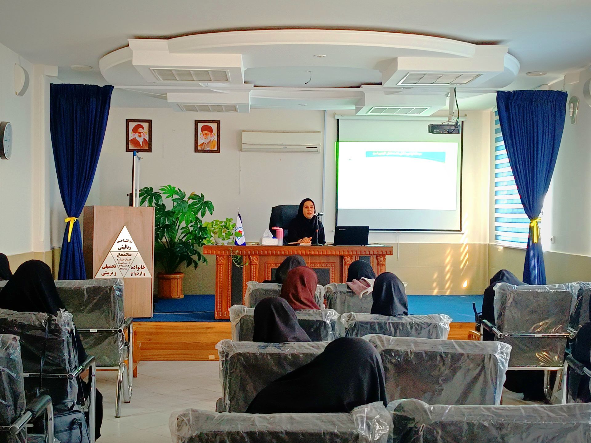 کارگاه استانی آموزشی پیشگیری از خودکشی دانش آموزان در ناحیه پنج مشهد