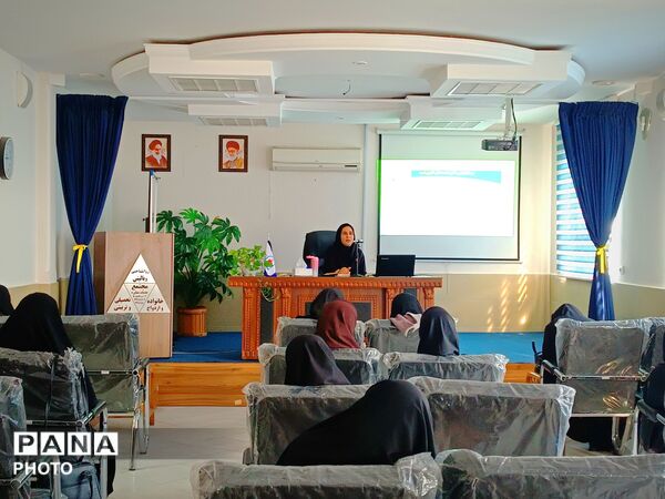 کارگاه استانی آموزشی پیشگیری از خودکشی دانش آموزان در ناحیه پنج مشهد