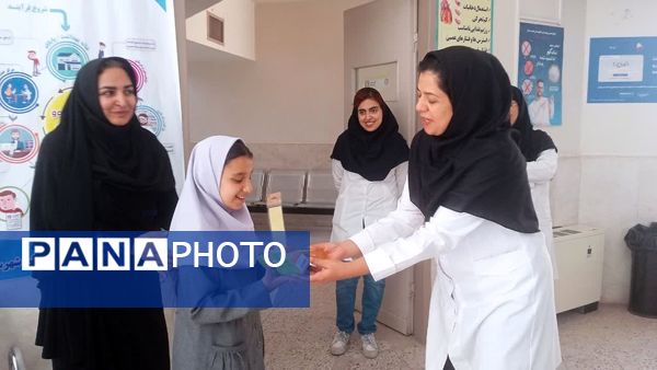 تبریک روز پرستار به کارکنان درمانگاه و خانه بهداشت روستای فدافن 