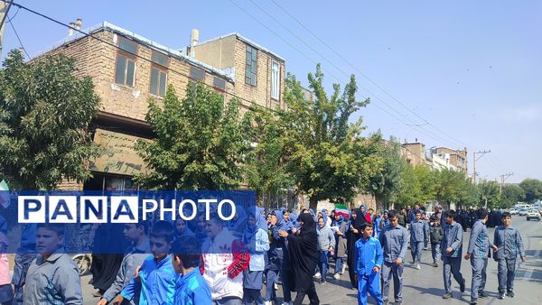 تجمع دانش‌آموزان کمیجانی‌ در محکومیت جنایات رژیم‌جعلی‌اسرائیل