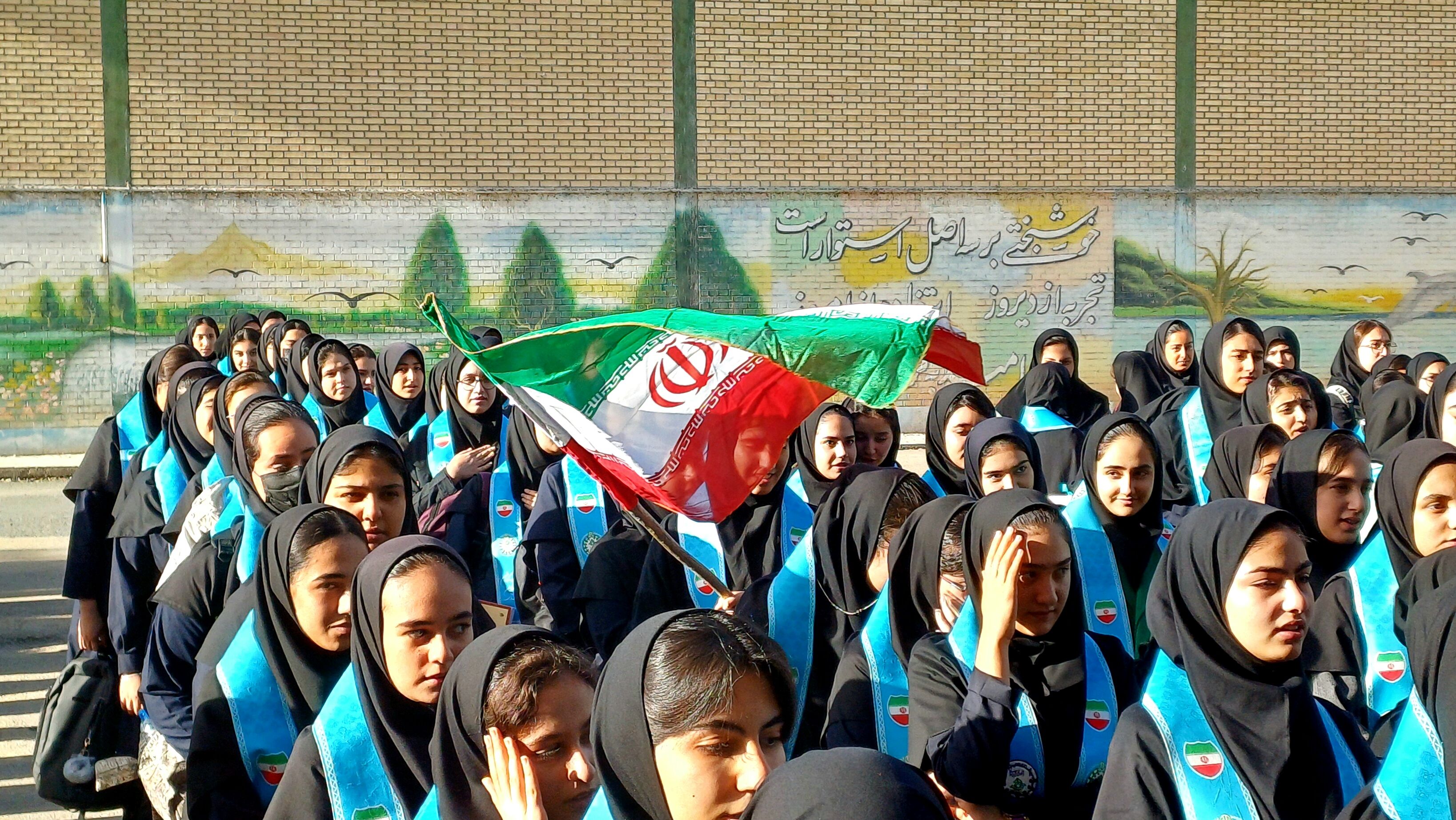 زنگ مهر با طنین مقاومت در دبیرستان دارالفنون 
