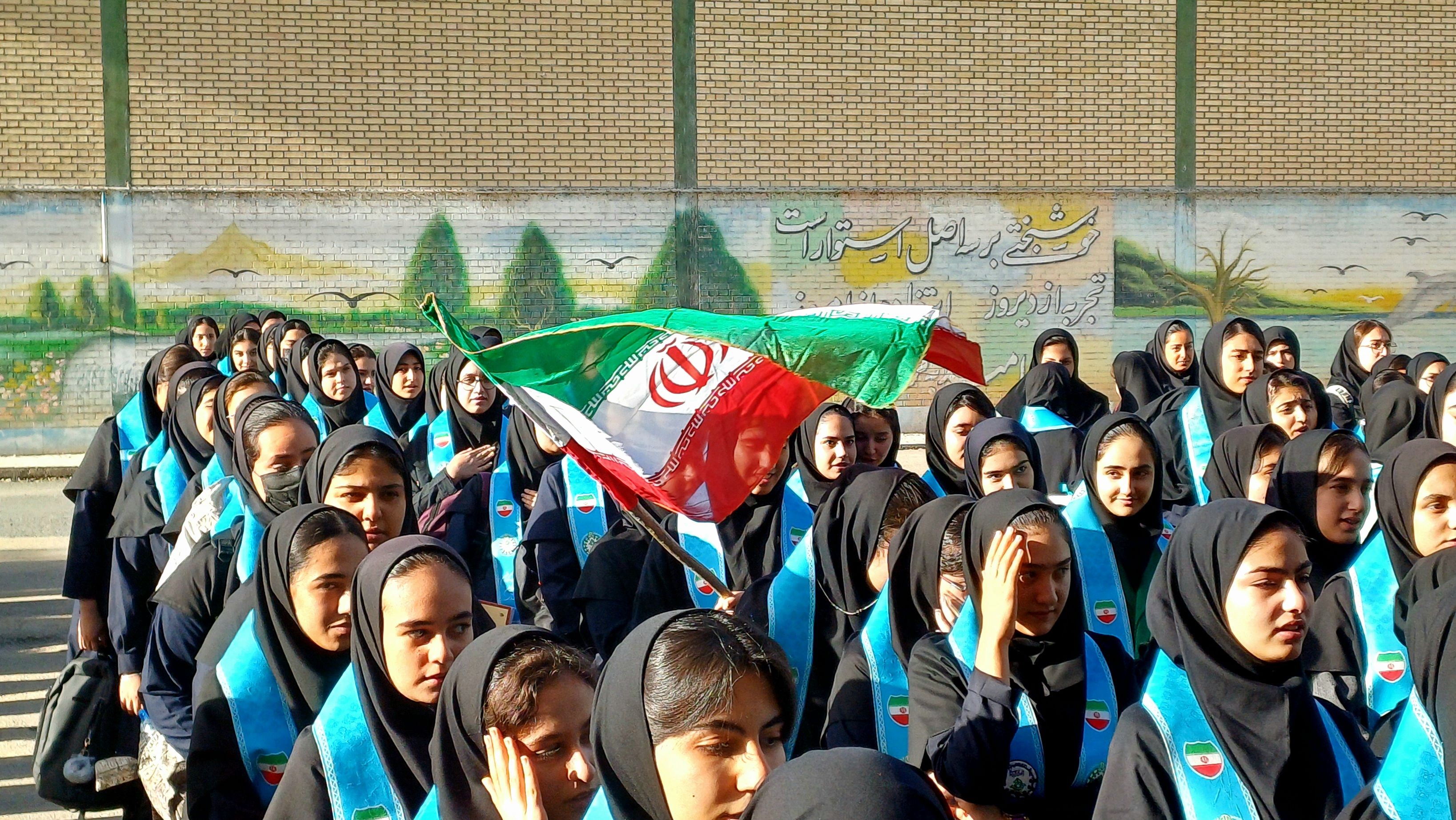 زنگ مهر با طنین مقاومت در دبیرستان دارالفنون 