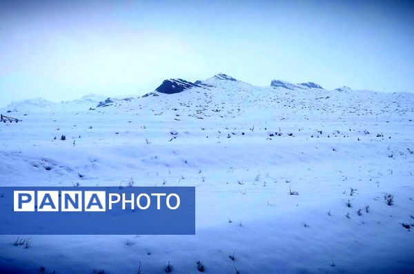 قلعه یزدان در قاب برفی زمستان