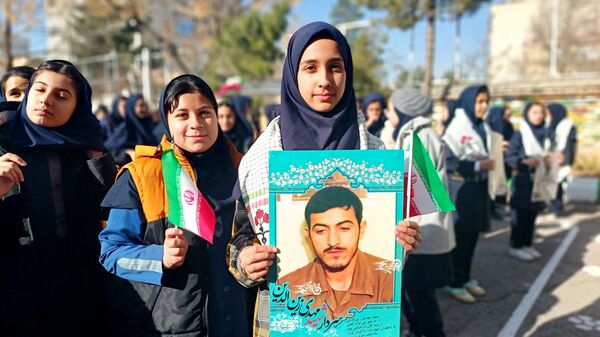 زنگ انقلاب در دبیرستان کوثر فرهنگیان