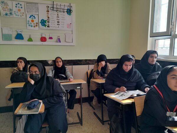 کارگاه اطلاع رسانی مسابقات قرآن ، عترت و نماز در دبیرستان مادرمهربان خلیل آباد