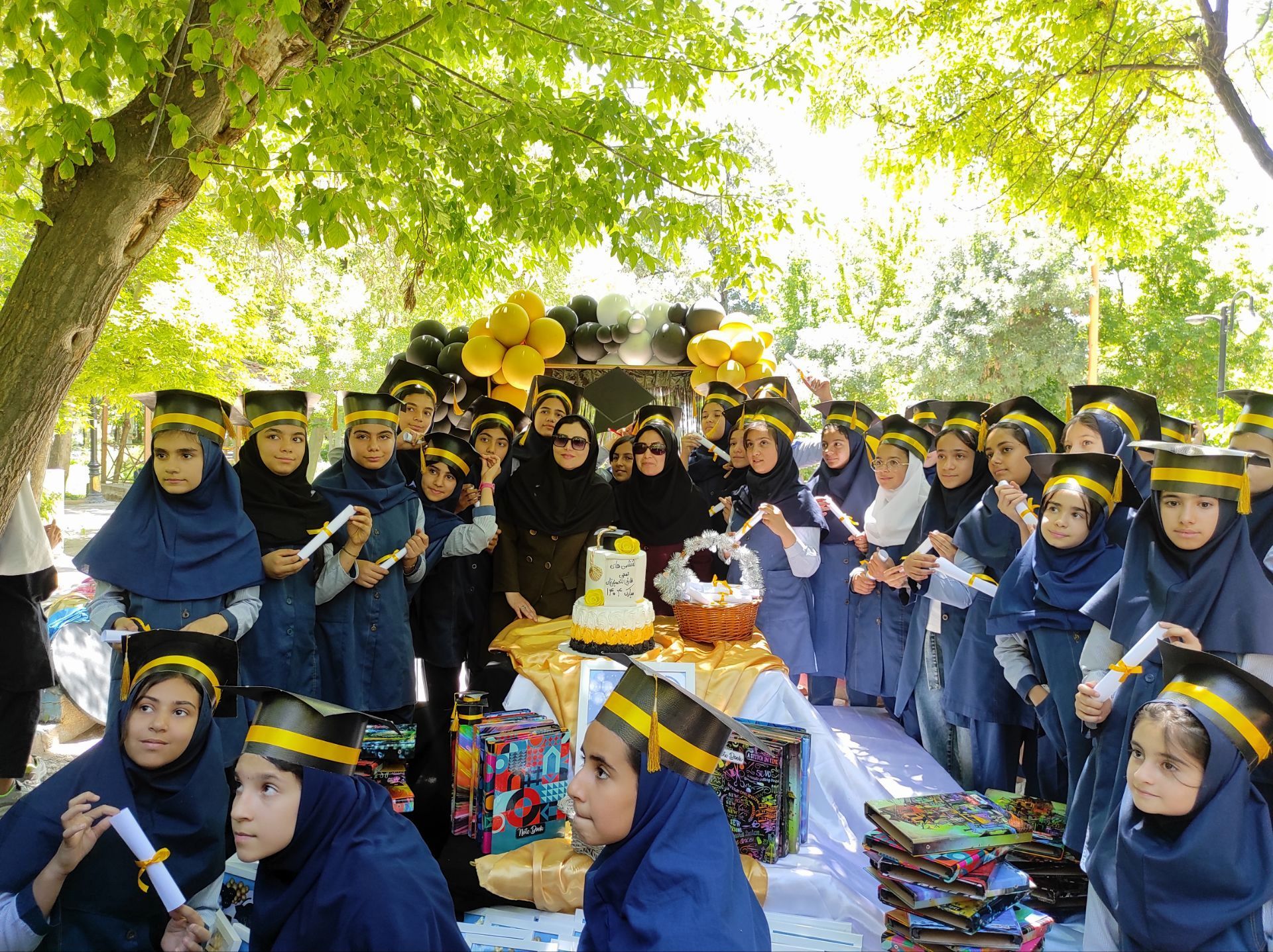 جشن فارغ التحصیلی پایه ششم مدرسه ضحی ۲ در پارک خانواده شیروان