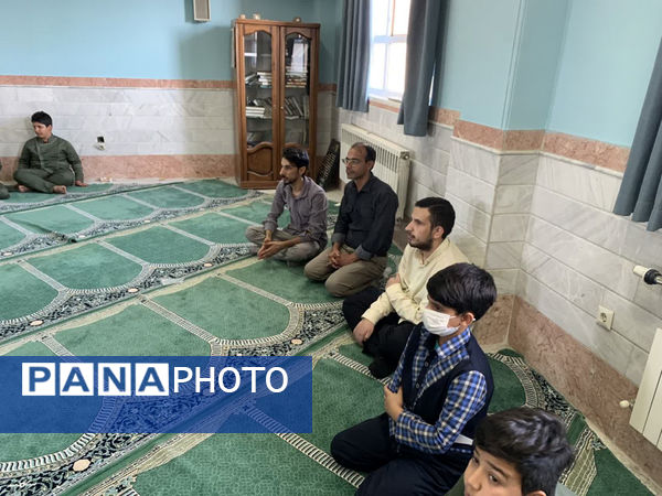 نشست صمیمی پلیس با دانش‌آموزان مدرسه شهدای غزه قم