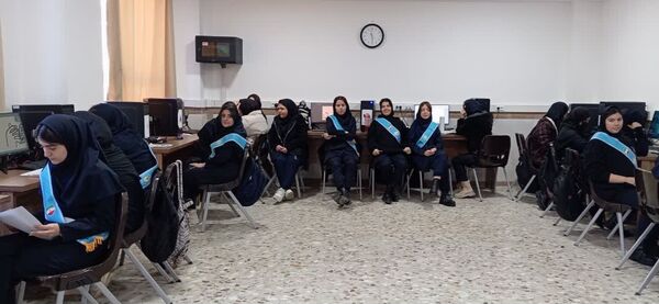 کارگاه آموزشی دانش‌آموزان سایبری در هنرستان سوره زنجان