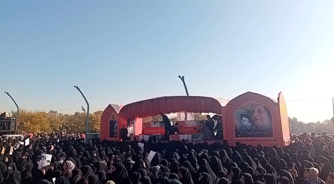 حضور باشکوه مردم شهید پرور اصفهان در مراسم تشییع پیکر ۱۲ شهید گمنام 