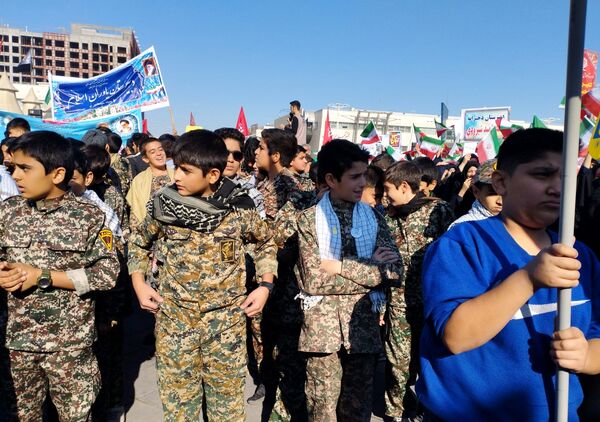 راهپیمایی ۱۳ آبان در میدان شهدا مشهد