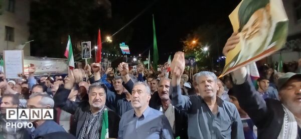 مردم نهاوند با حضور پرشور، یاد امام خمینی(ره) را زنده نگه داشتند