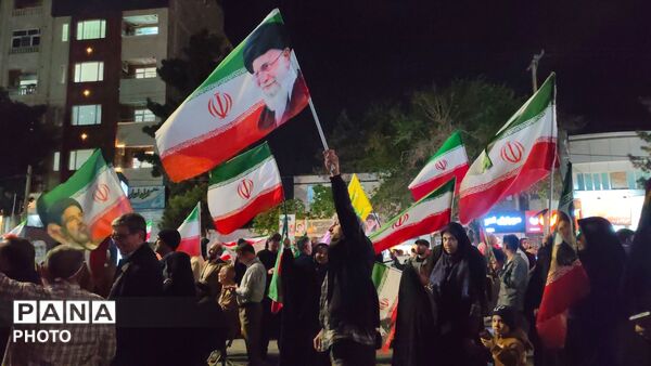 تجمع شبانهٔ شهروندان در پنجاه‌ونهمین شب یادبود در بلوار فضل
