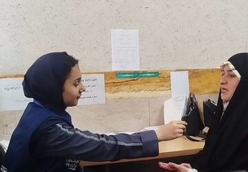 برگزاری جشنواره غذا در دبیرستان تربیت رودهن در ایام دهه فجر 