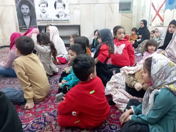 اجرای برنامه هایی زیبا و شاد برای کودکان در شهرستان کاشمر 