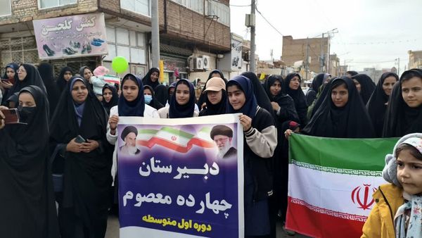  مشقِ اقتدارِ دخترانِ سرخسی در مطلعِ فجرِ ۴۷