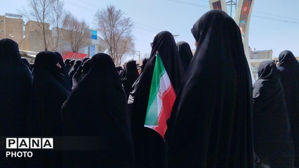 کاروان پیاده مردم انقلابی شهرستان بروجن همزمان با شهادت امام علی (ع) 