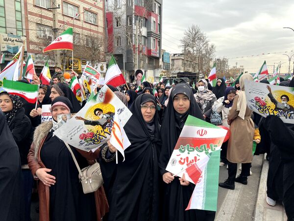 حضور پرشور مردم در راهپیمایی ۲۲ بهمن هشتگرد