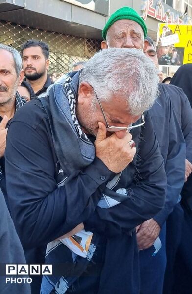 تشییع پیکر رهبر شهید انقلاب در مشهد مقدس با حضور پرشور مردم 