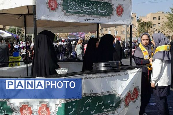 برگزاری مراسم راهپیمایی سیزده آبان با حضور دانش‌آموزان و مسئولین در ملارد