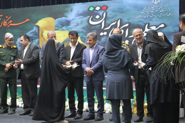 گرامیداشت هفته معلم و تجلیل از فرهنگیان هرمزگانی