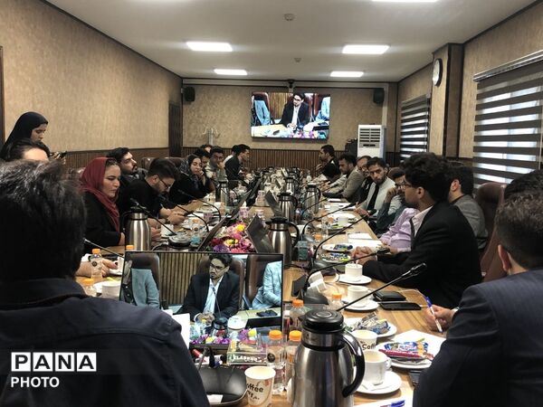نسل زد پای بازنگری ساختار شورای مشاوران نشست
