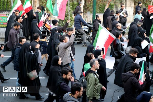 بدرقه پیکر مطهر شهدای حملات آمریکایی - صهیونیستی