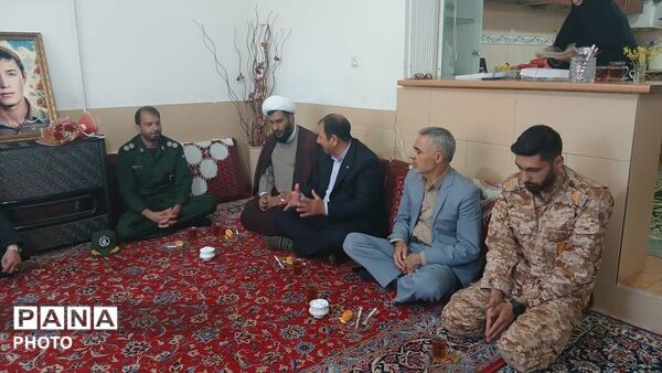 مسئولان شهر صفی آباددر جمع فرهنگیان؛ از دیدار با امام جمعه تا تجدید میثاق با شهدا 
