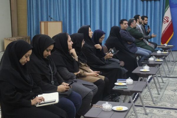 نشست اصحاب رسانه با نماینده ولی فقیه در یزد