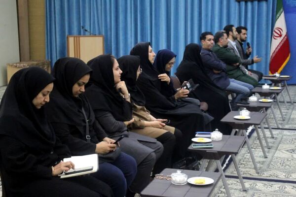 نشست اصحاب رسانه با نماینده ولی فقیه در یزد