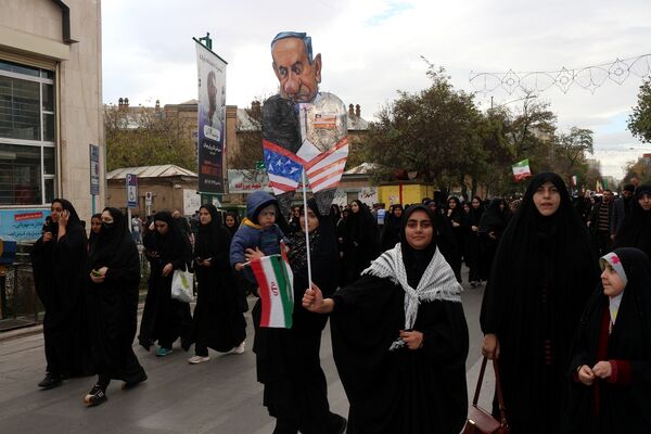 شرکت دانش‌آموزان اردبیلی در راهپیمایی یوم‌الله ۱۳ آبان