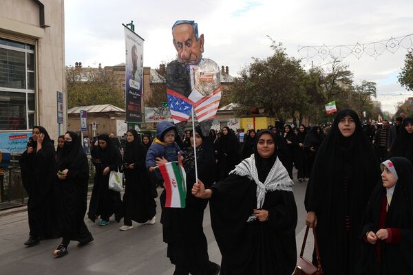 شرکت دانش‌آموزان اردبیلی در راهپیمایی یوم‌الله ۱۳ آبان