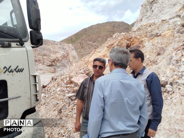 بازدید فرماندار کاشمر از معدن کائولن 