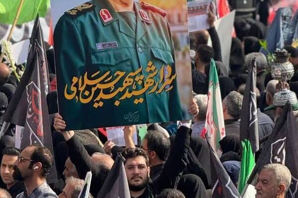 تشییع باشکوه پیکر شهدای اقتدار با حضور دانش‌آموزان رباط کریم در تهران