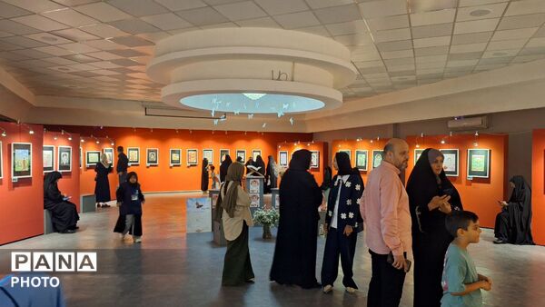 نگاهی به هنرِ پرواز؛ حضور پررنگ بازدیدکنندگان در نگارخانه رضوان