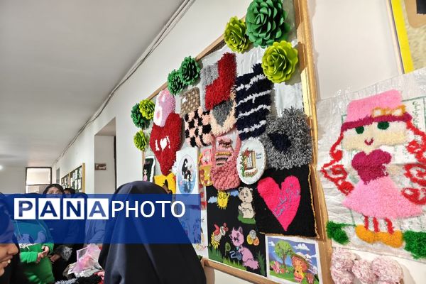 برگزاری نمایشگاه آثار هنری دانش‌آموزان در دبیرستان هوشنگی