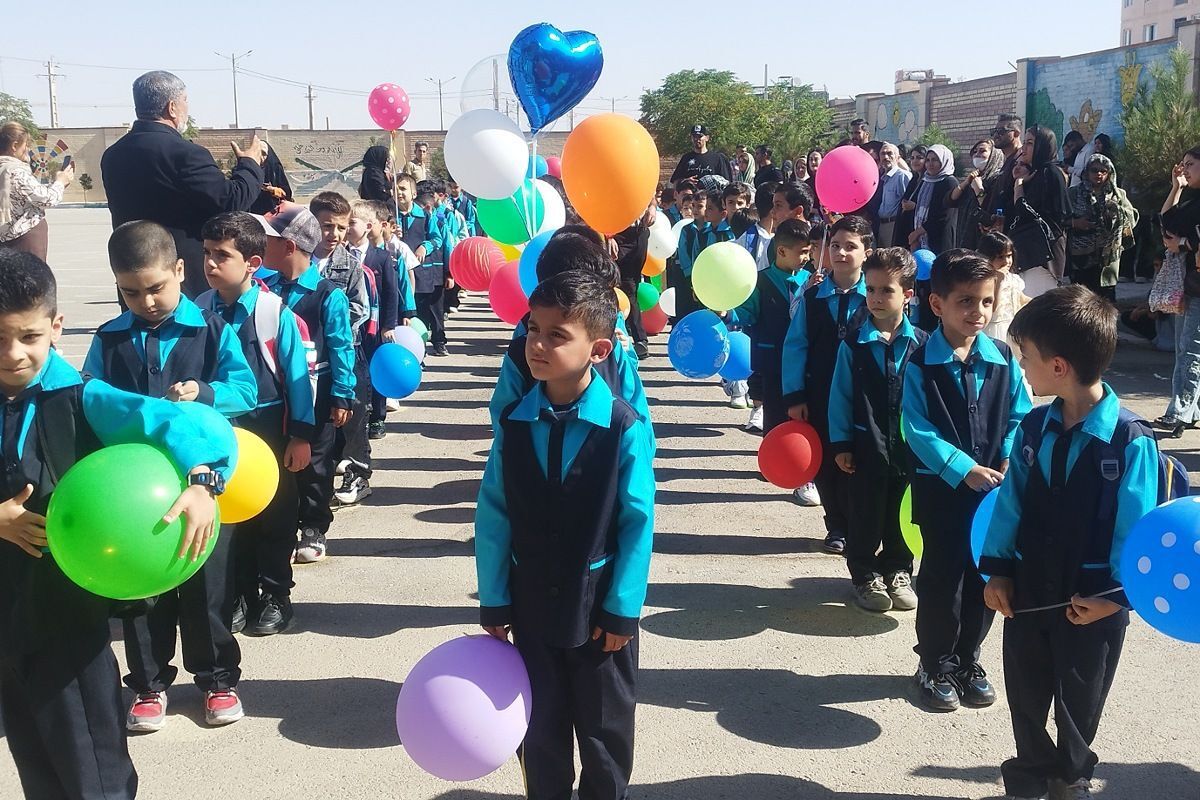  جشن شکوفه ها در دبستان ابراهیم هادی پرند