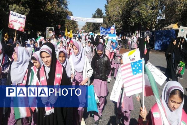 راهپیمایی یوم‌الله ۱۳ابان ماه در شهرستان نیشابور 