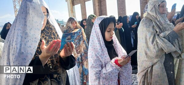برپایی نماز عید فطر در مصلی ساوجبلاغ