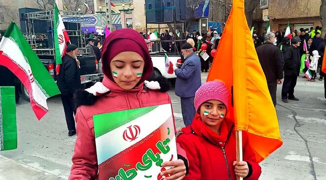 حضور اقشار مختلف جامعه در راهپیمایی پر شکوه ۲۲ بهمن سال ۱۴۰۴