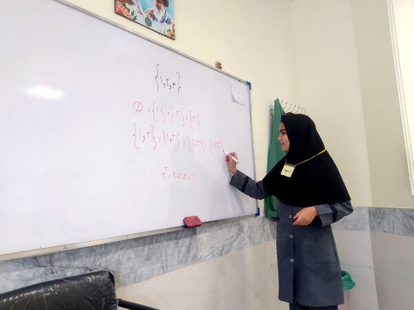 اجرای طرح مدادم در دبیرستان دخترانه امید 