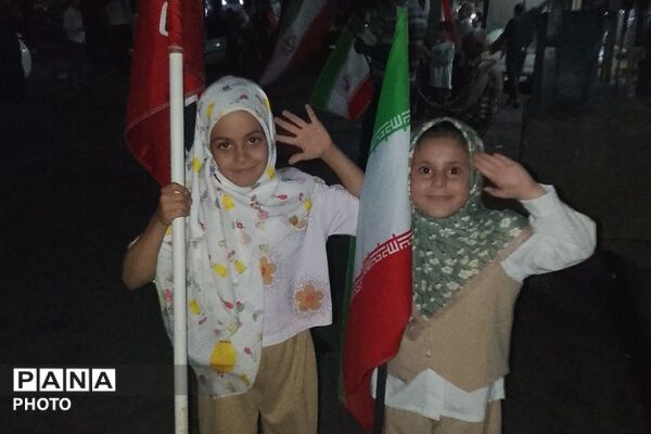 کوچک‌ترین حاضران شهرک انقلاب؛ کودکان در قاب یک اجتماع مردمی