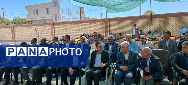 روشن شدن چراغ مدرسه قلم ۱۲ زاغه در ارتباط زنده با رئیس‌جمهور