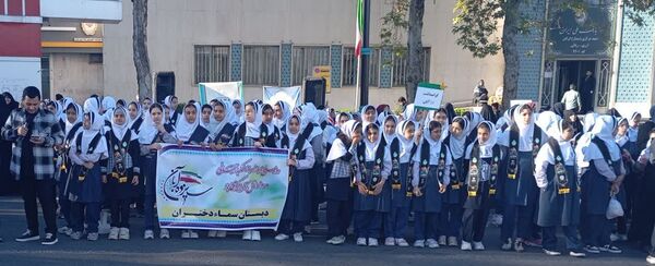 حضور پرشور نسل دهه‌هشتادی و نودی در راهپیمایی ۱۳ آبان