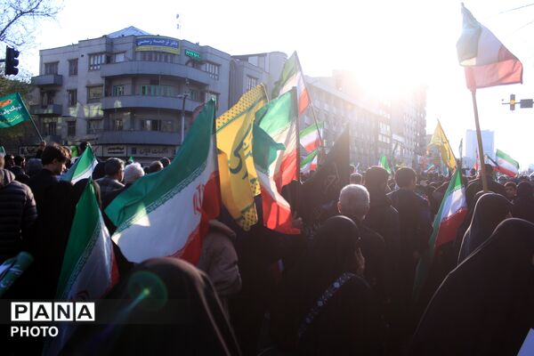 بیعت مردم تهران با سومین رهبر انقلاب
