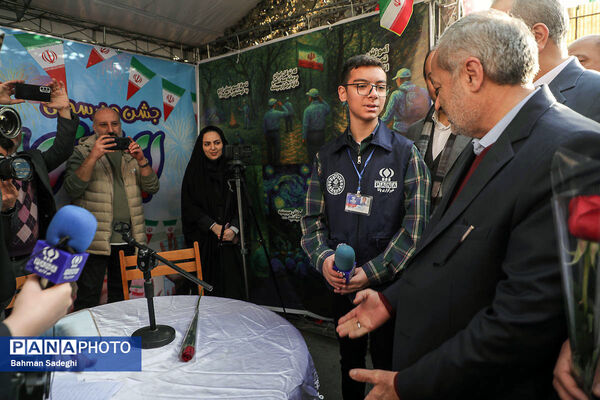 آیین نواختن گلبانگ انقلاب اسلامی با حضور وزیر آموزش و پرورش