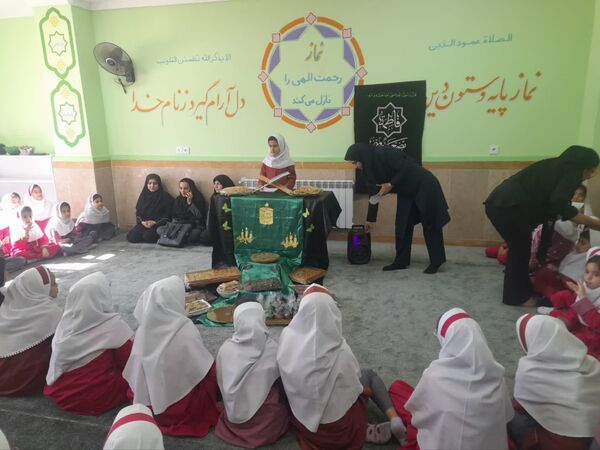 مراسم معنوی روضه حضرت فاطمه زهرا (س) در دبستان فردوس