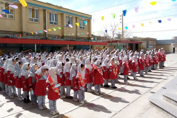 جشن نیکوکاری در دبستان نیلوفران تربت جام