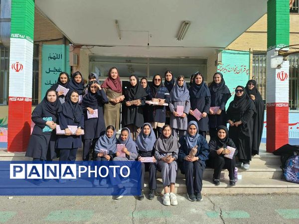 مسابقات ورزشی و اهدای جوایز به ورزشکاران مدال آور در دبیرستان شهید بابایی