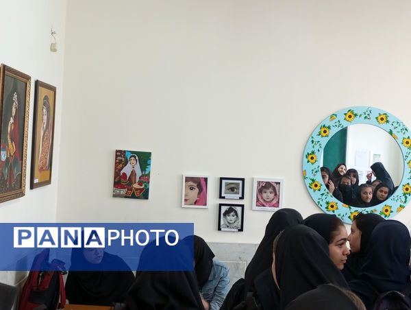 بازدید دبیرستان خدیجه شهرستان شیروان از هنرستان‌های حضرت معصومه(س)، محمودیه وگوهرشاد همزمان با هفته آشنایی با مشاغل