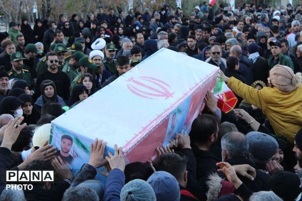 تشییع پیکر مطهر سه شهید والامقام جنگ رمضان در همدان 